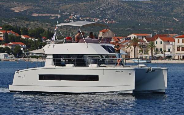 Fountaine Pajot MY 37 Thunderball