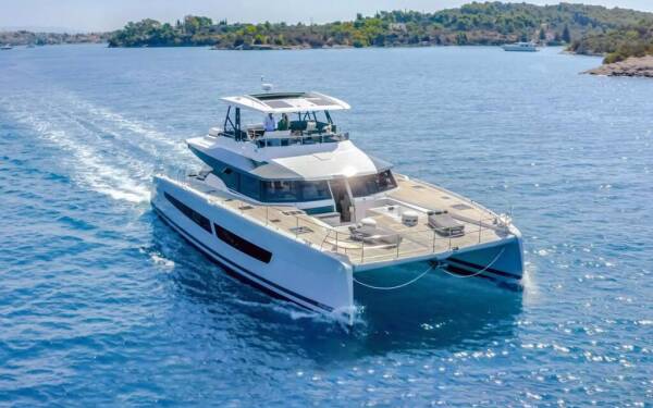 Fountaine Pajot Power 67 D2